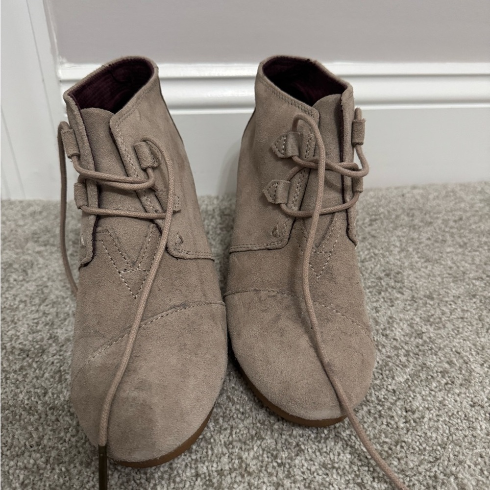 Tom’s Women's Suede Ankle Boots NEVER WORN
